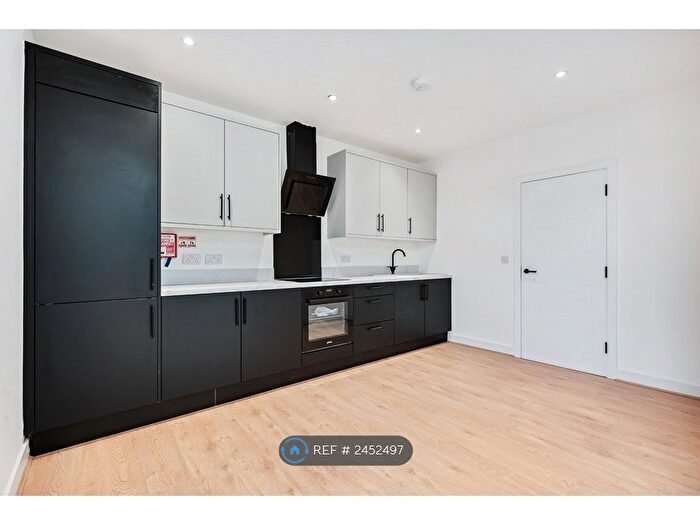 2 Bedroom Flat To Rent In Taylor Street, Stalybridge, SK15