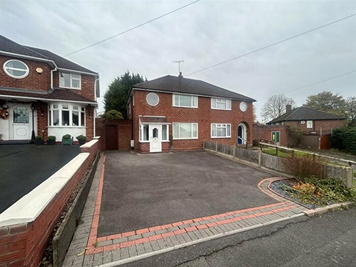 3 Bedroom House To Rent In The Longcroft, Halesowen, B63