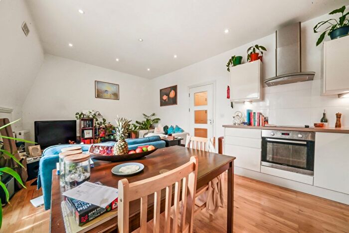 2 Bedroom Flat To Rent In Avenue Mews, Muswell Hill, N10