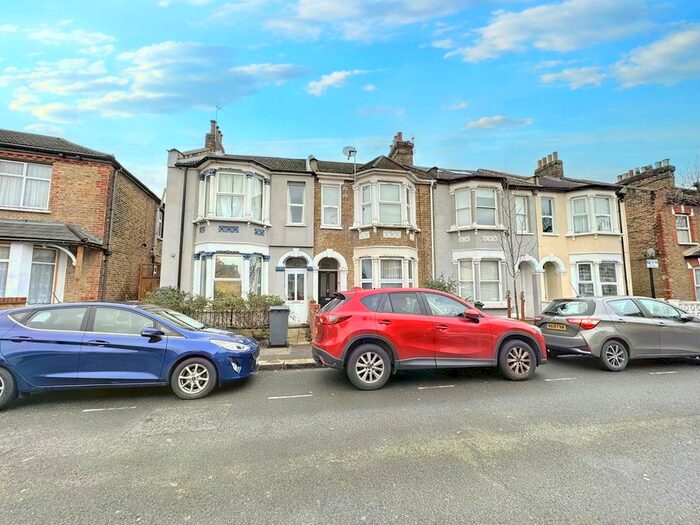2 Bedroom Flat To Rent In St Georges Road, Leyton, E10