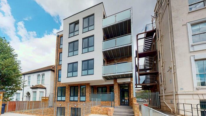 2 Bedroom Flat To Rent In Lennard Road, Croydon, CR0