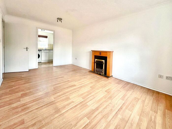 2 Bedroom Flat For Sale In Pickfords Gardens, Slough, SL1