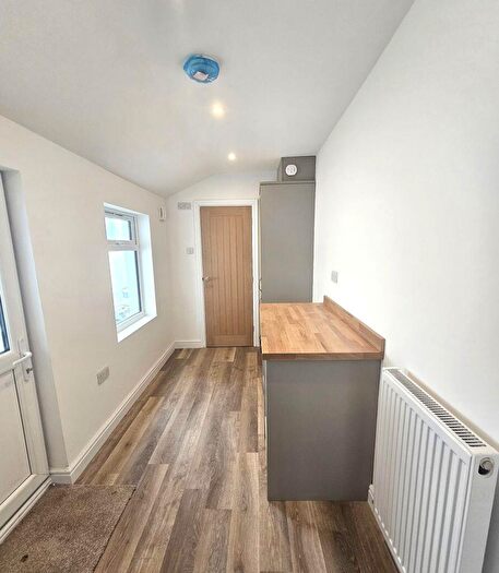 2 Bedroom Cottage To Rent In Water Street Deal, CT14