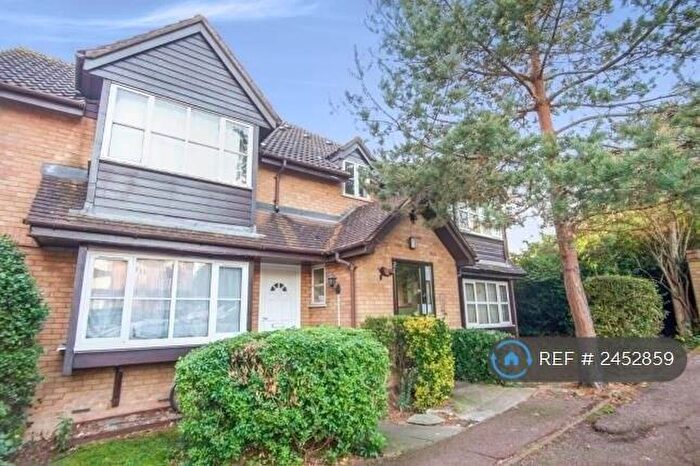 Studio To Rent In Snowdon Drive, London, NW9