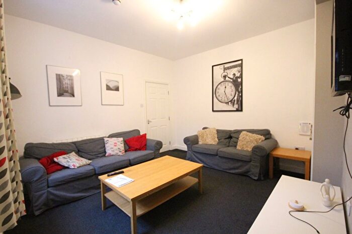 6 Bedroom Semi-Detached House To Rent In Alexandria Crescent, Durham, DH1