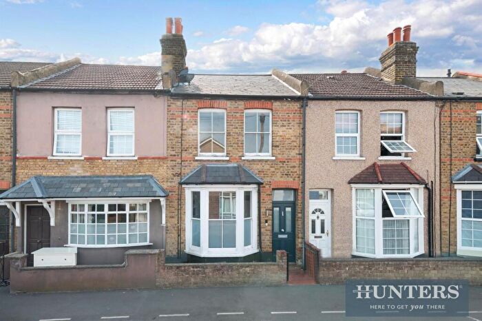 2 Bedroom Terraced House For Sale In Longfellow Road, Worcester Park, KT4