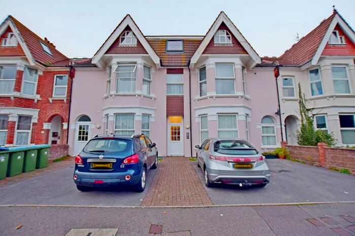 1 Bedroom Flat To Rent In Glencathara House, - Glencathara Road, Bognor Regis, PO21