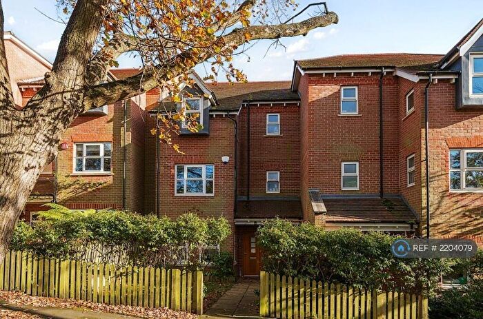 5 Bedroom Terraced House To Rent In Kinsale Close, Barnet, London, NW7