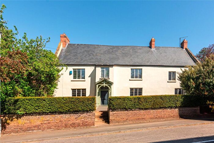 5 Bedroom Detached House For Sale In West Street, Earls Barton, Northampton, Northamptonshire, NN6