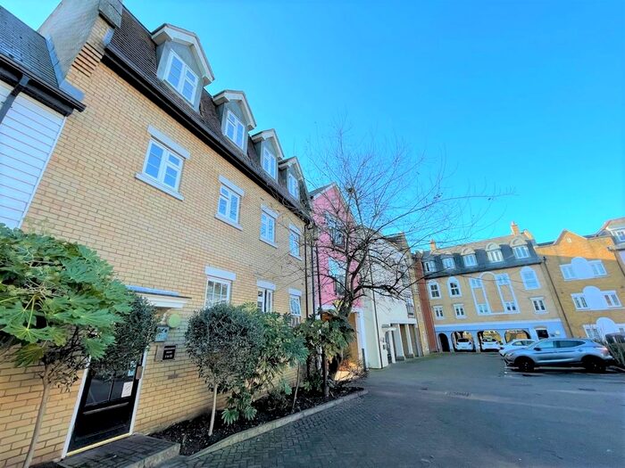 2 Bedroom Flat To Rent In Rochforte House, Roche Close, Rochford SS4