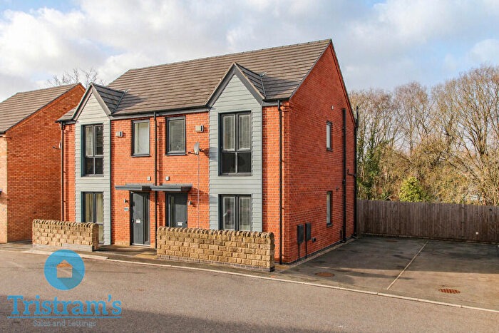 3 Bedroom Semi-Detached House To Rent In Country Crescent, Nottingham, NG6