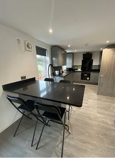 4 Bedroom Flat To Rent In Headford Street, Sheffield, S3