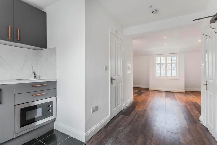 Studio To Rent In Bishops Bridge Road, Bayswater W2