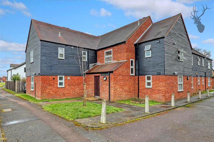 Studio To Rent In Woburn Avenue, Theydon Bois, Epping, CM16