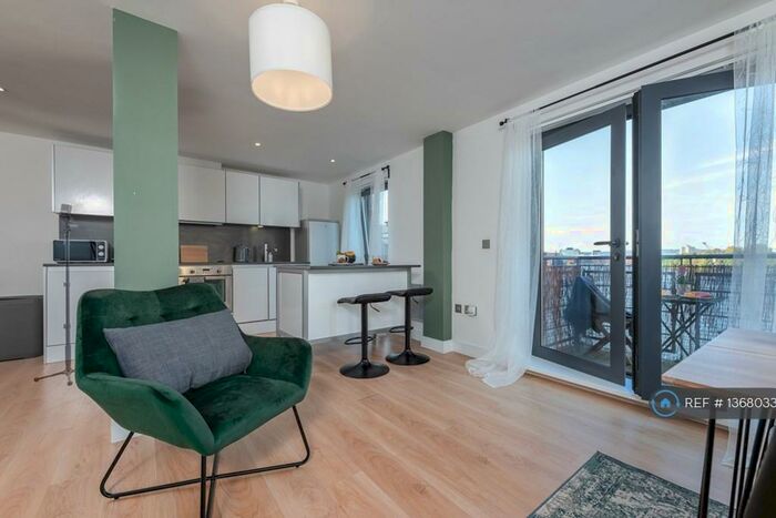 2 Bedroom Flat To Rent In Galleon Way, Cardiff, CF10