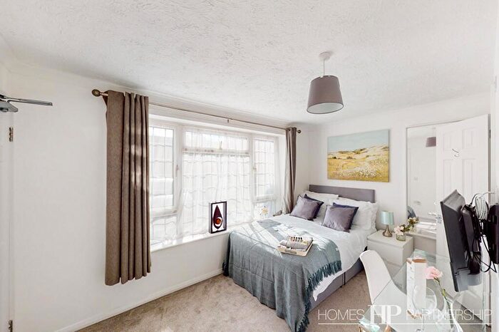 1 Bedroom Property To Rent In Beeches Crescent, Southgate, RH10