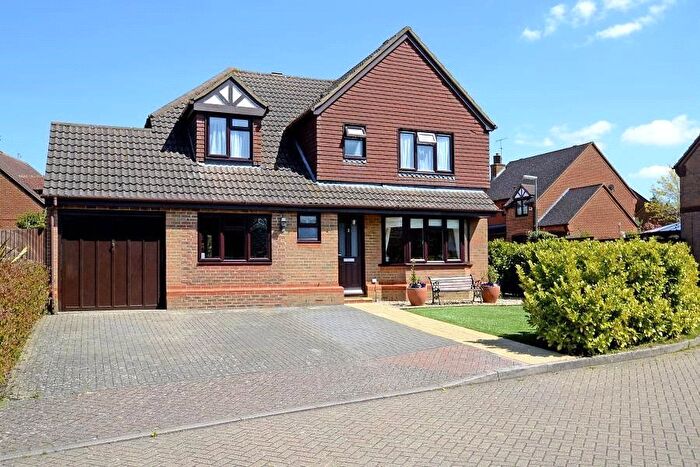 4 Bedroom Detached House To Rent In Devoil Close, Burpham, Guildford, Surrey, GU4