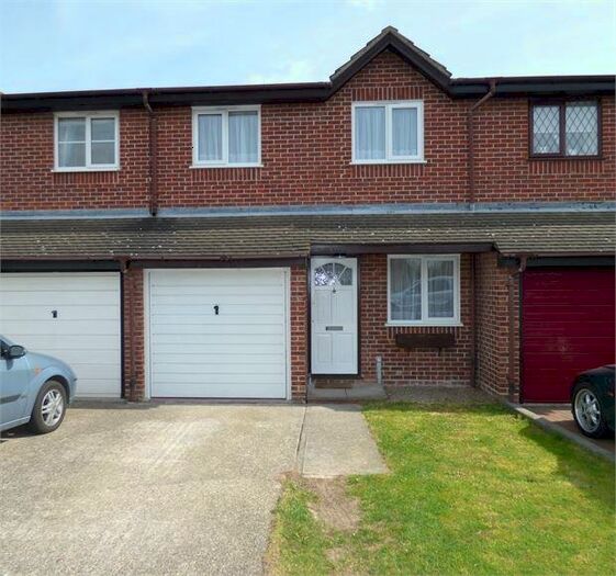 3 Bedroom Terraced House To Rent In Lesney Gardens, Rochford, Rochford, SS4