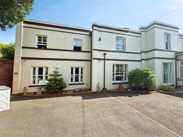 2 Bedroom Flat For Sale In Millfield Avenue, East Cowes, Isle Of Wight, PO32
