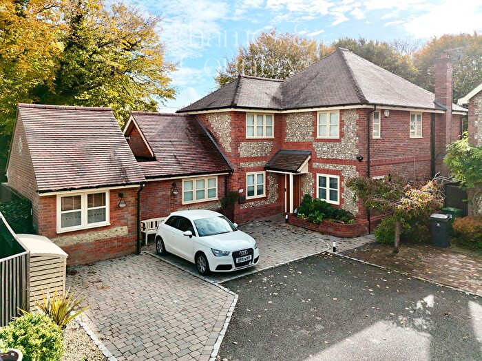 7 Bedroom Detached House For Sale In Hollybrook Way, High Wycombe, HP13