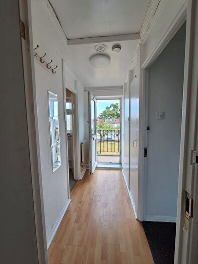 1 Bedroom Flat To Rent In Florence Root House, Inglehurst Gardens, Ilford, IG4