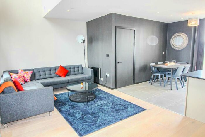 2 Bedroom Apartment To Rent In City Gardens, Castlefield, M15