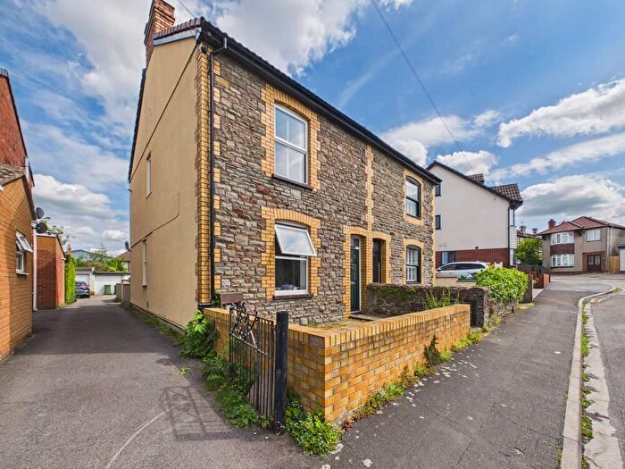 3 Bedroom Semi-Detached House For Sale In Leicester Square, Bristol, BS16