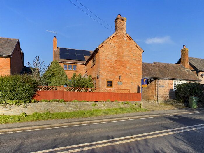 3 Bedroom Cottage For Sale In Broughton Hackett, Worcester WR7