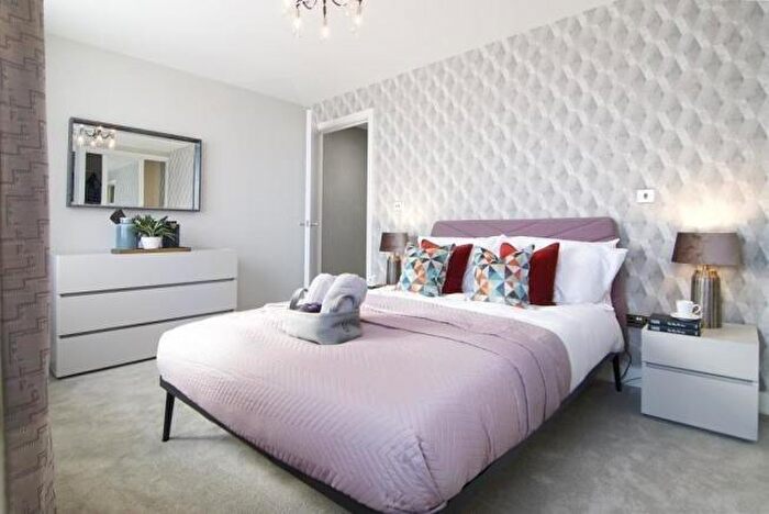 1 Bedroom Apartment To Rent In Stoke Road, Slough, Berkshire, SL2
