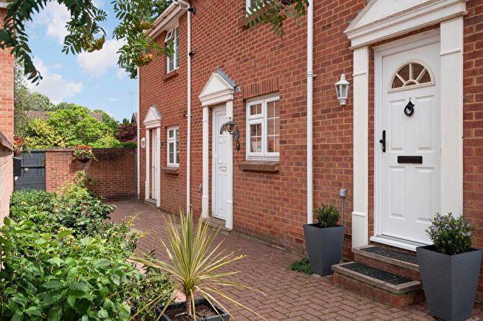 2 Bedroom End Of Terrace House For Sale In Finnart Close, Weybridge, KT13