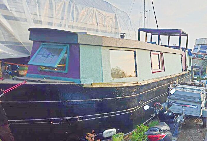 1 Bedroom Houseboat For Sale In Abbey Fields, Faversham, ME13