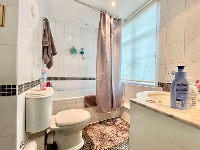2 Bedroom Flat To Rent In Baker Street, NW1