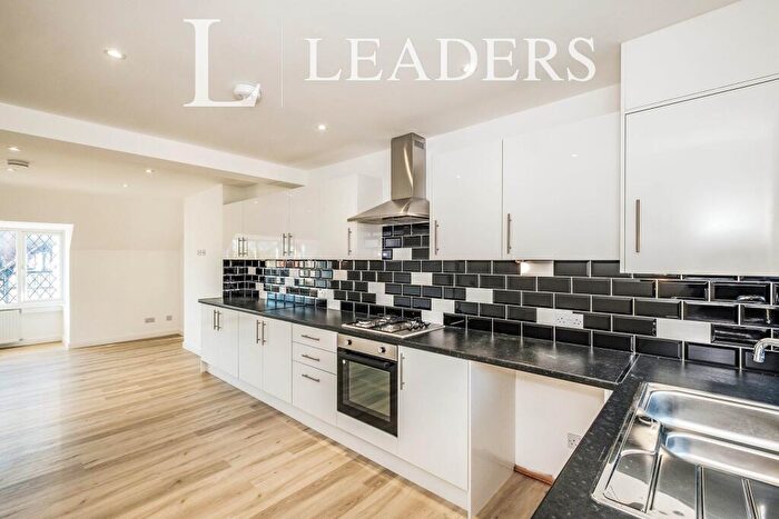 3 Bedroom Flat To Rent In Rectory Road, BN14