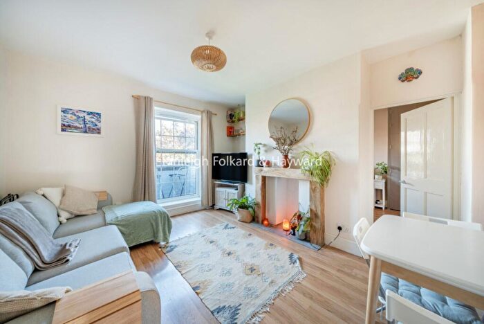 2 Bedroom Flat To Rent In Bowling Green Street, London, SE11