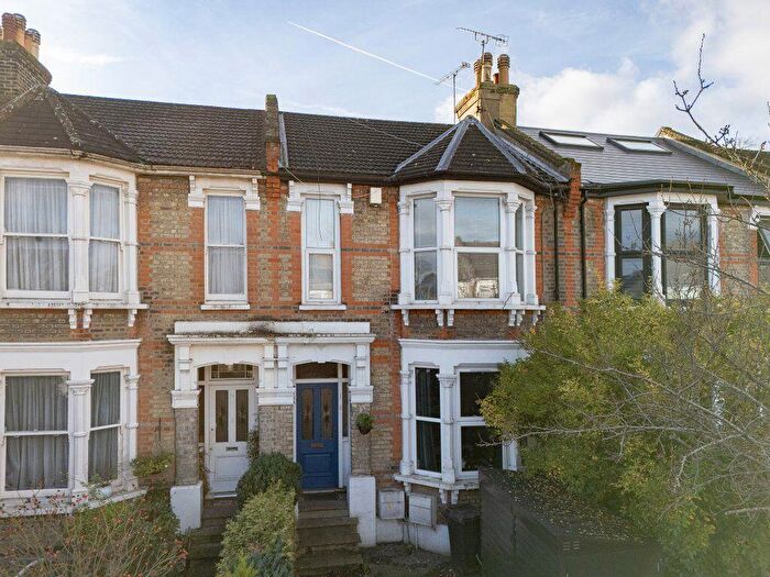 2 Bedroom Flat To Rent In Wanstaed, E11