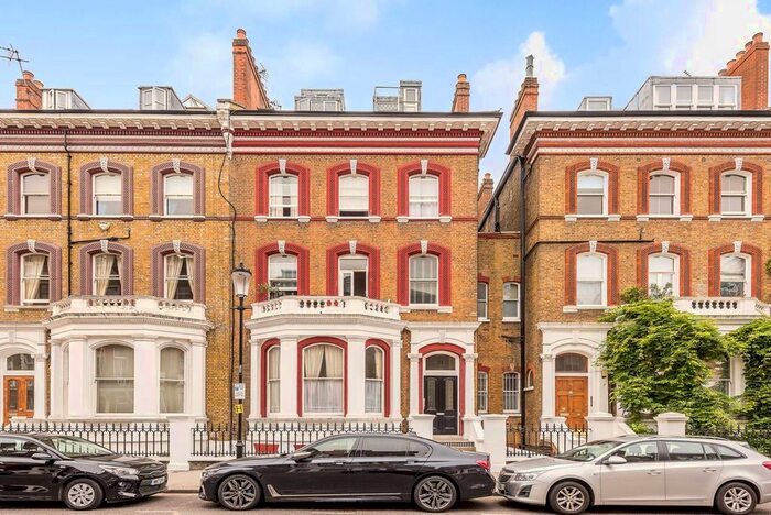 1 Bedroom Flat To Rent In Roland Gardens, South Kensington, London, SW7