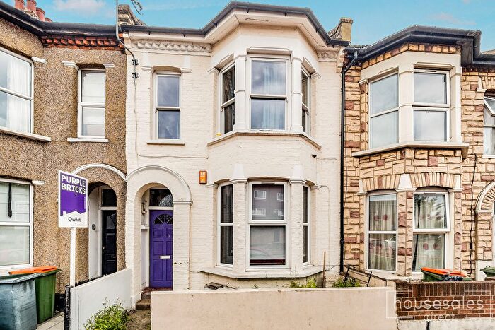 1 Bedroom Town House For Sale In Vicarage Lane, London, E15