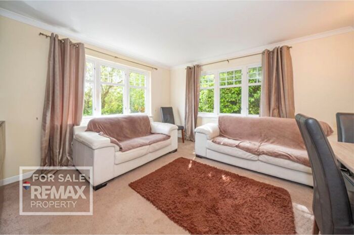 3 Bedroom Flat For Sale In Lindsay Gardens, Bathgate, EH48