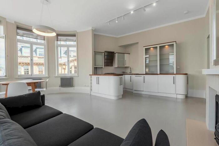 2 Bedroom Flat To Rent In Viscount Court, Pembridge Villas, W2
