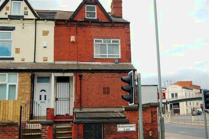 3 Bedroom Flat To Rent In Osmondthorpe Lane, Leeds, LS9