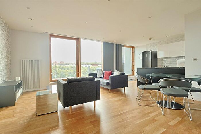 2 Bedroom Flat To Rent In Clavering Place, Newcastle Upon Tyne, NE1