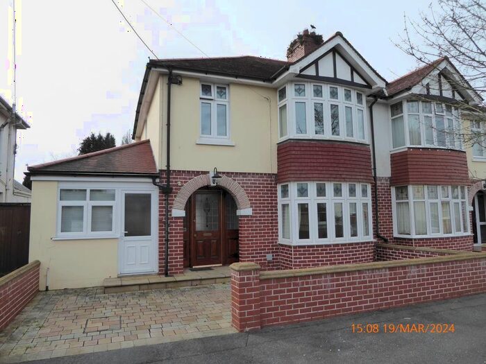 3 Bedroom Property To Rent In Steele Avenue, Carmarthen, SA31