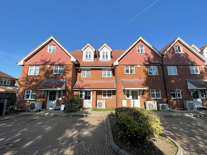 4 Bedroom Property To Rent In Loxley Close, Byfleet, KT14