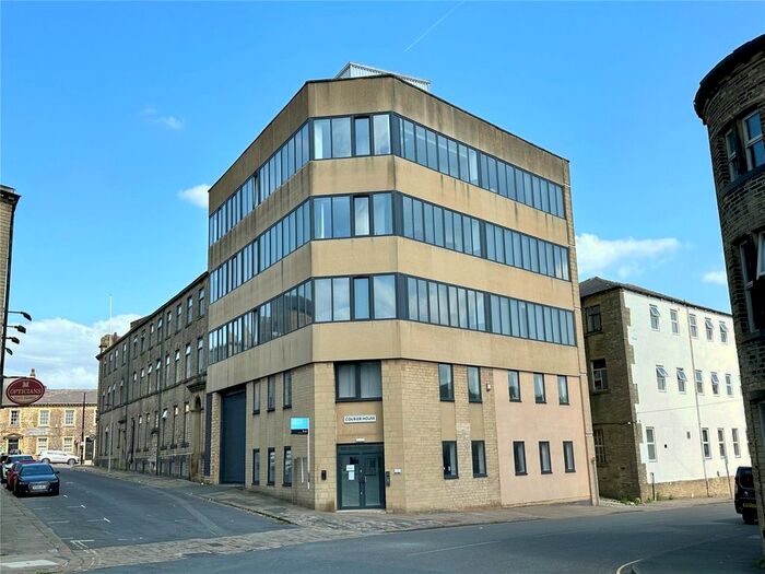 1 Bedroom Flat To Rent In King Cross Street, Halifax, West Yorkshire, HX1