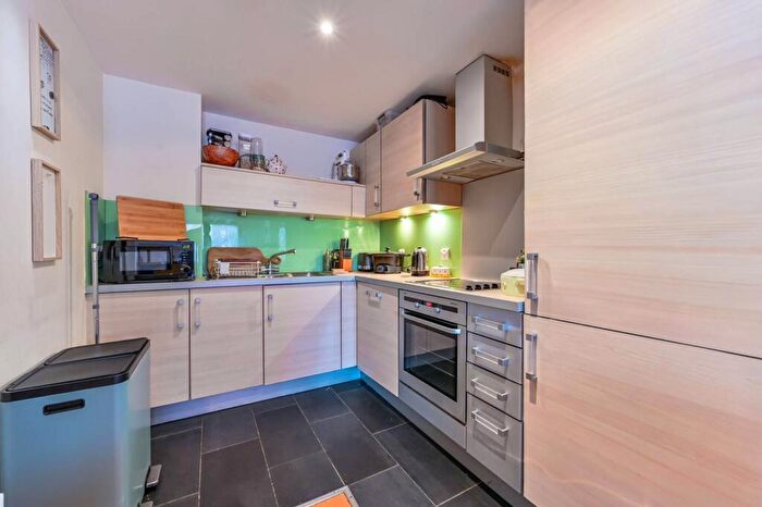 2 Bedroom Flat To Rent In Graham Street, Angel, London, N1