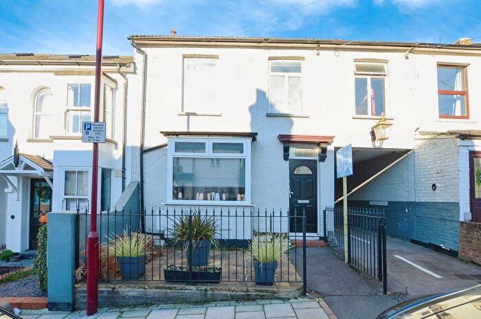 1 Bedroom Terraced House For Sale In Capel Road, Watford, WD19