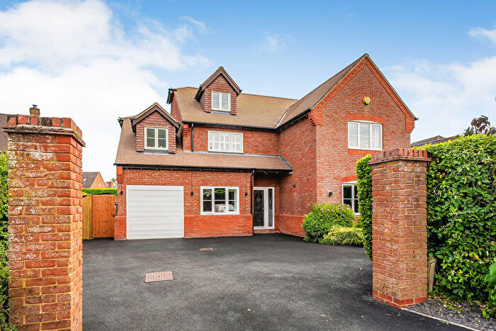 6 Bedroom Detached House For Sale In Chestnut Avenue, Bromham, MK43