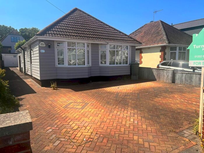 3 Bedroom Bungalow To Rent In Woodlands Avenue, Poole, Dorset, BH15
