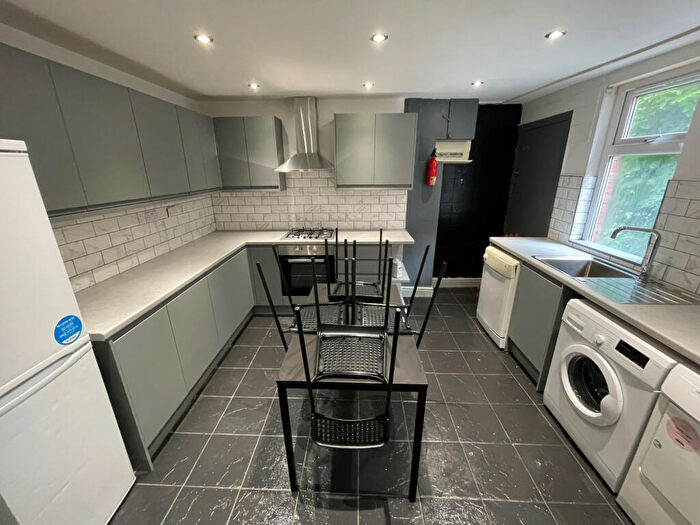 6 Bedroom End Of Terrace House To Rent In Manor Drive, Leeds, West Yorkshire, LS6