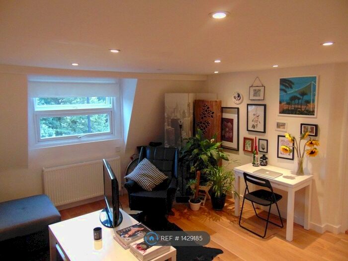 1 Bedroom Flat To Rent In Kenninghall Road, Hackney, E5